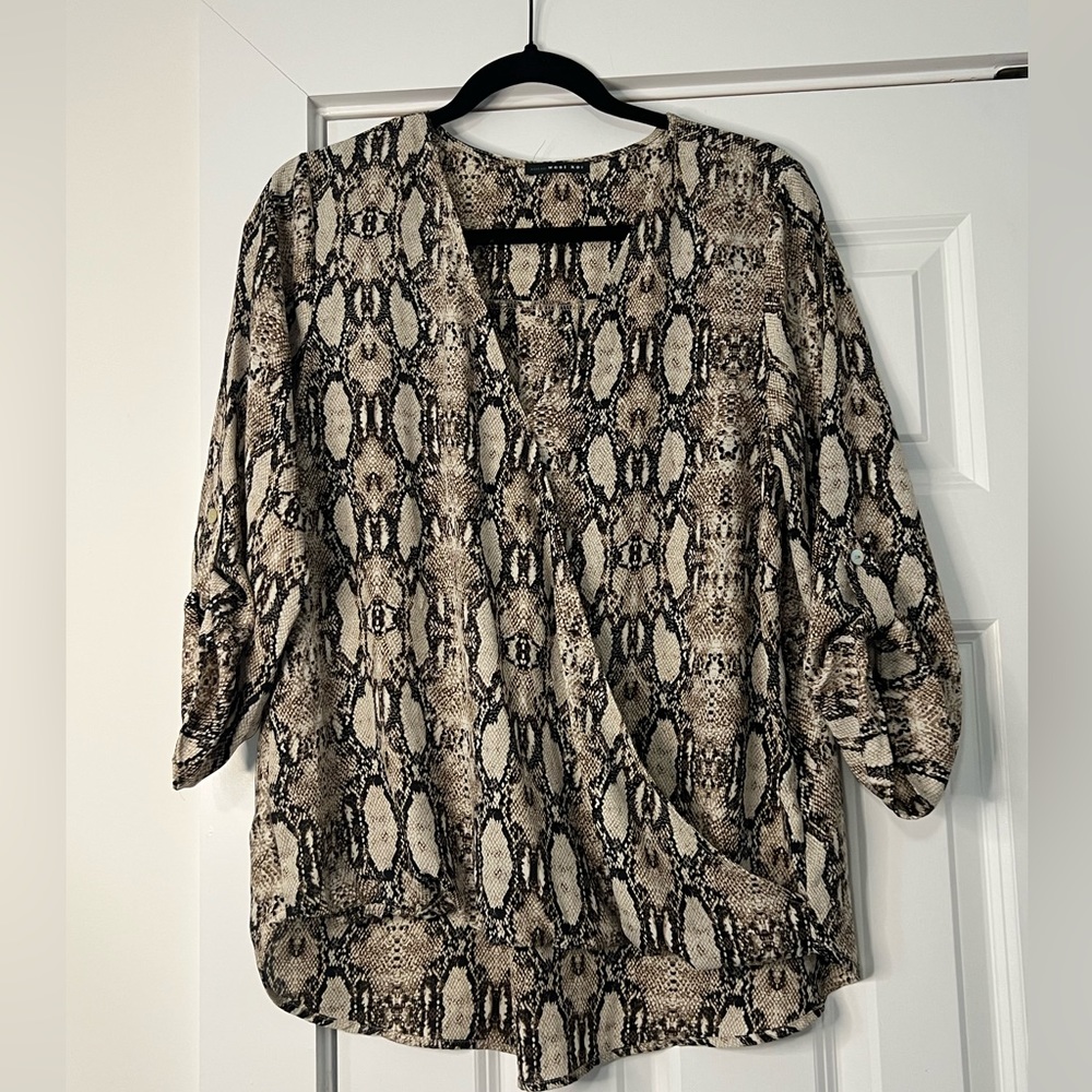 🐍 High/Low Blouse 🐍 - Picture 2 of 6